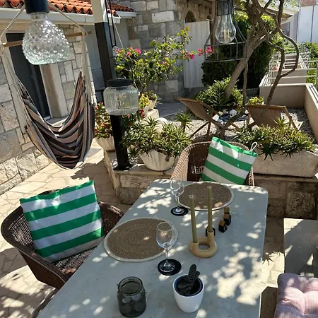 Romantic Stone- * Omis
