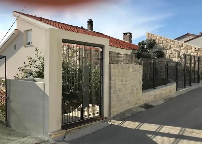 Romantic Stone- Apartamento Omiš